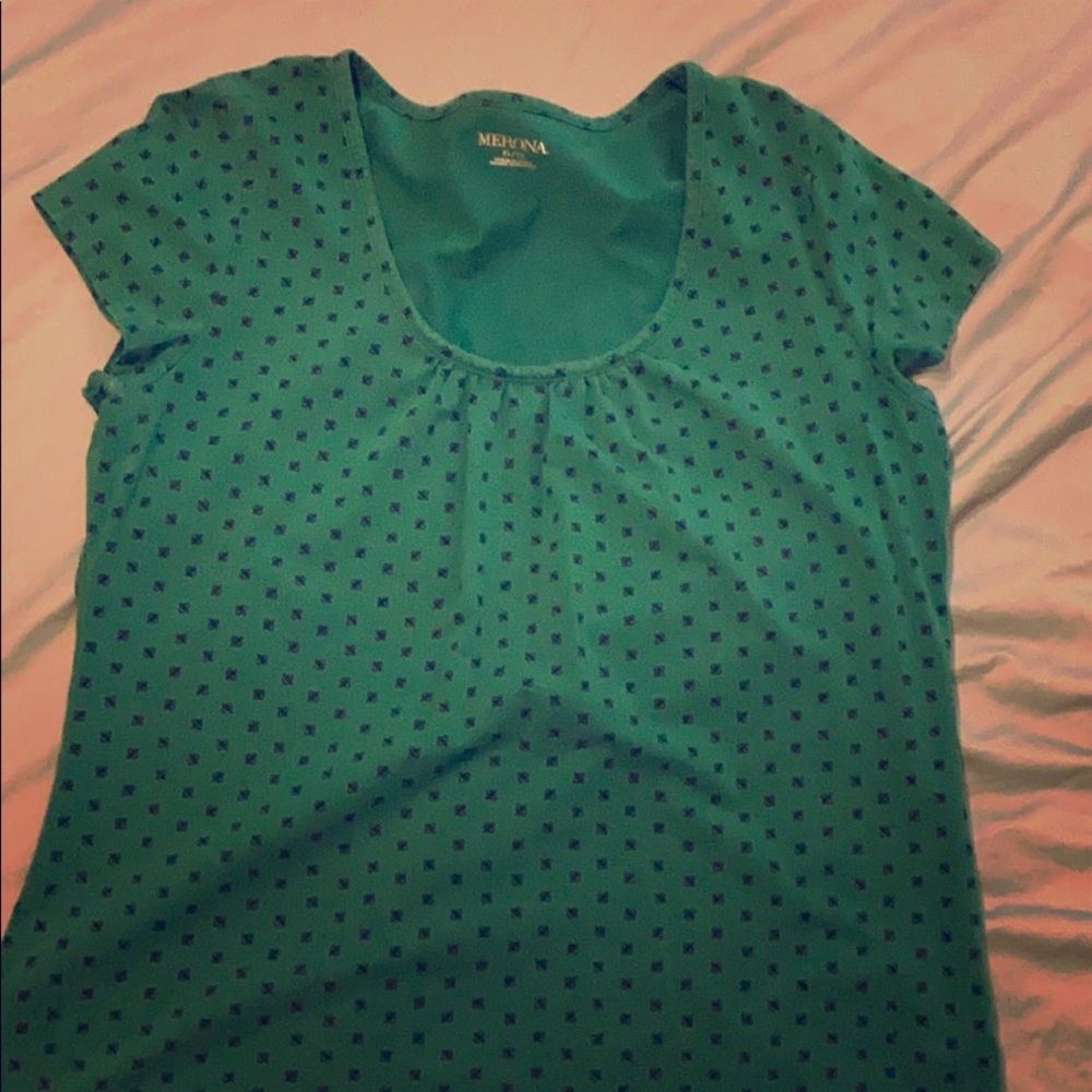 Green patterned top. Size XL